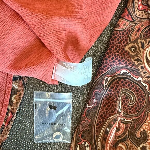 Tommy Hilfiger Red and Brown Paisley Blouse with Ruffle details size Large - Picture 7 of 9